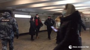Поезда в метро проезжают закрытые станции в центре без остановок