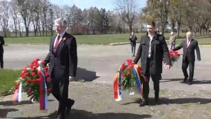 Rosyjski ambasador składa wieniec pod pomnikiem w Braniewie