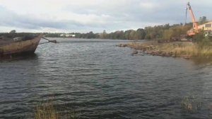 Подъём и утилизация затонувшего судна. Работа многотонной лебёдки с несколькими тросами.