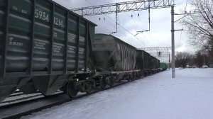 Электровоз ВЛ10У-474 (ТЧЭ-5) с грузовым поездом.