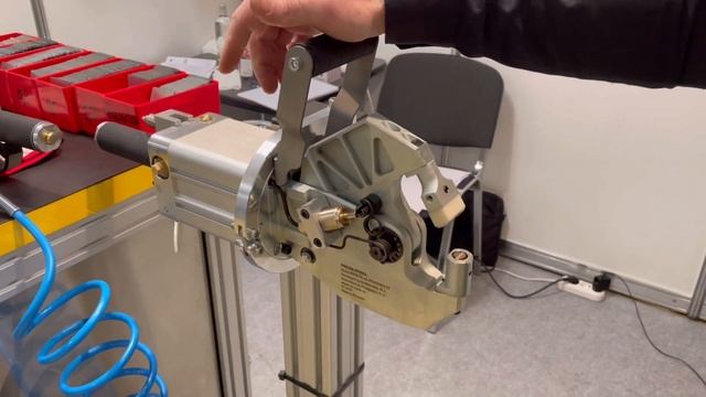 Инструмент для соединения листового металла. Демонстрация смотреть онлайн