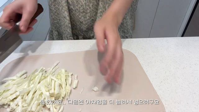 SUB) ? 자취생의 로제떡볶이 시켜먹고, 된장찌개 불고기 저녁먹기, 새우볶음우동 ?, 케이크 ?까지 알차게 먹은 한 주 ! смотреть онлайн