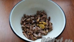 Салат с говядиной, помидорами и болгарским перцем