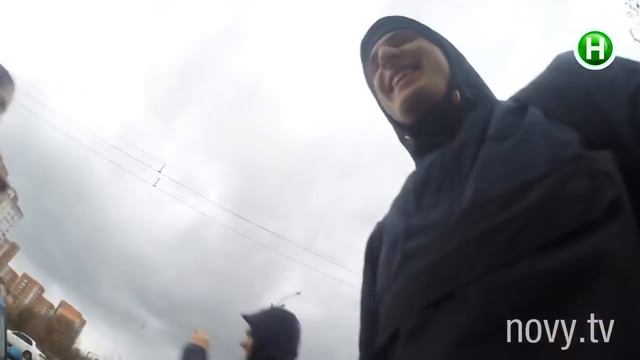 Выхватили сумочку? Как правильно визжать, чтобы за вором кинулось сразу пятеро - Абзац! - 08.11.201 смотреть онлайн