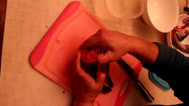 Вскрытие на икру  и засолка красной рыбы Голец