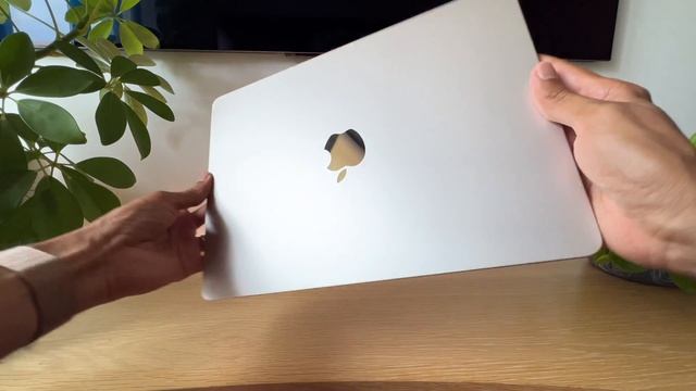 Unboxing STARLIGHT MacBook Air M2 - GOLD enough?! ✨ • 24GB Ram/1TB SSD/8 Core CPU/10 Core GPU • смотреть онлайн