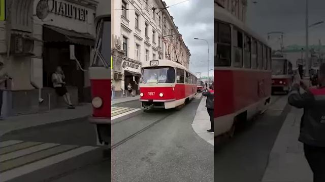 В Москве проходит парад ретротранспорта