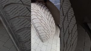 Сравнение nokian hakkapeliitta r2 и  bridgestone blizzak lm 32