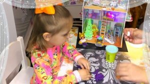 Куклы ЛОЛ готовят новогоднее угощение из Плей До ? Играем с мамой