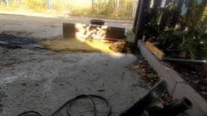 Установка бордюров под тротуарную плитку для дорожки  и стоянки авто