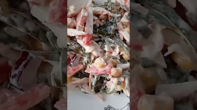 БЫСТРЫЙ И ОЧЕНЬ ВКУСНЫЙ салат ЗА 5 МИНУТ С КРАБОВЫМИ ПАЛОЧКАМИ и морской капустой