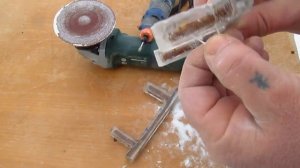 Сервировочная доска или поднос из спилов дерева и эпоксидной смолы tray made of wood and epoxy resi