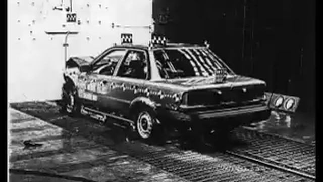 Toyota Corolla AE90 Test Crash смотреть онлайн