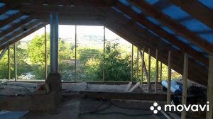 Дах з металочерепиці, монтаж металевого фальшбруса.