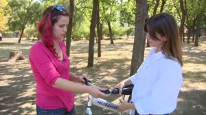 Учимся кататься на беговеле.