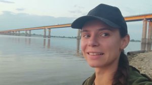 Рыбачу на Волге на рассвете