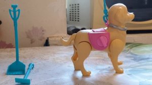 Собака Barbi умеет какать и ходить.