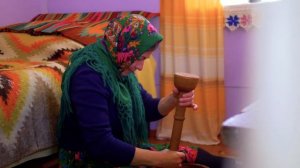 Meet the Mysterious Woman Living Alone in the Mountains and Her Poppy Seed Bread!