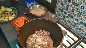 перловая каша с куриными сердечками. вкусно как плов!