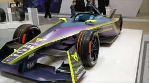 Здесь разные автомобили… по выставке 2023