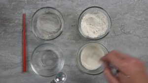 ?Чем отличаются БЕНТОНИТовая  и  КАОЛИНовая глина??