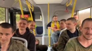 Сегодня состоялся обмен пленными по формуле 75 на 75 — на видео наши воины возвращаются домой