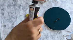 Сережки-гвоздики из натурального жемчуга, бусин и бисера.