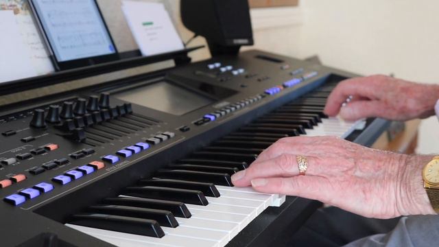 You'll Never Walk Alone | Yamaha Genos смотреть онлайн