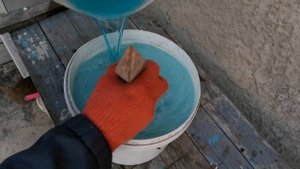Обработка и удобрение клубники  от болезней ранней весной Видео №2.Сад и огород с опытом.