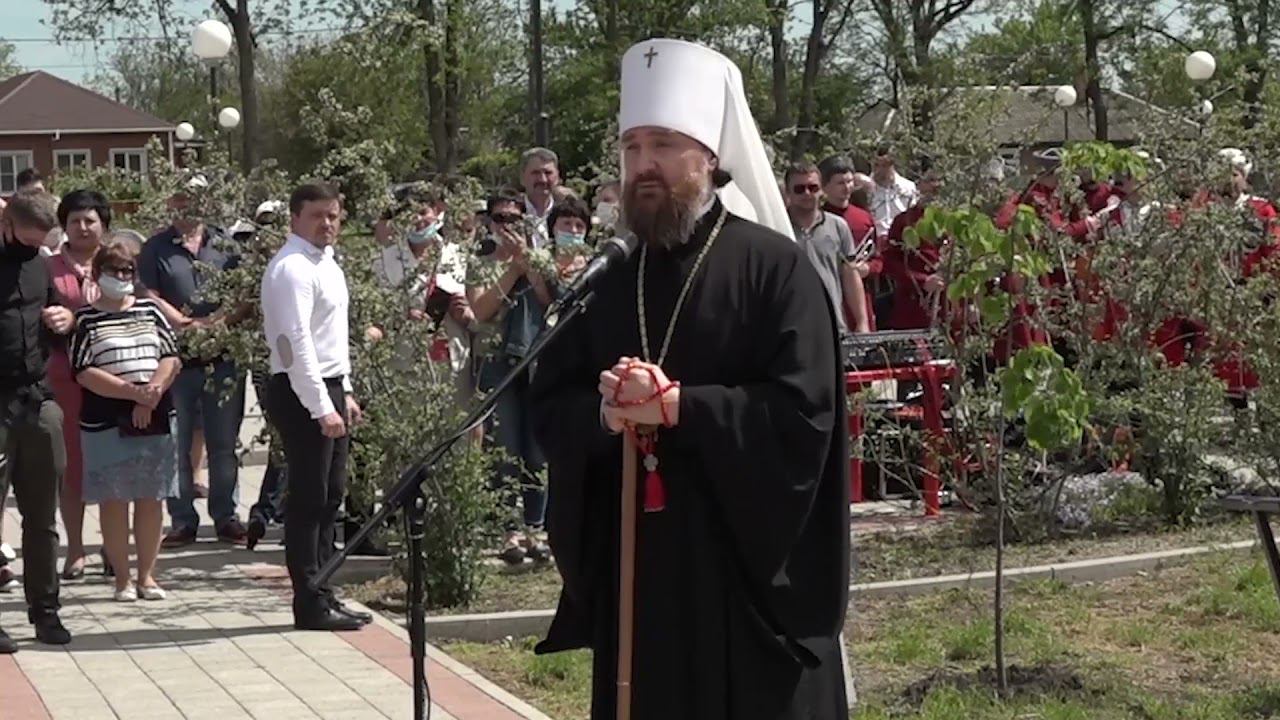 Митрополит Григорий на открытии памятника Виктору Захарченко