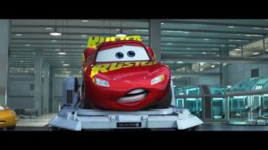 МОЛНИЯ МАККУЙН И КРУС РАМИРЕС НА СИМУЛЯТОРЕ ГОНОК / ОТРЫВОК ИЗ МУЛЬТФИЛЬМА CARS3