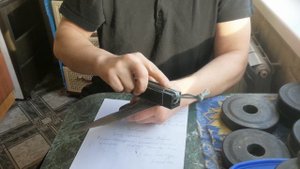 точилка против сапёрной лопаты