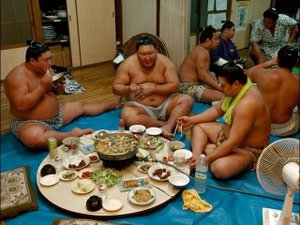 Как питаются борцы сумо.