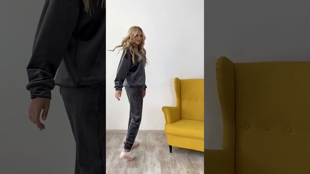 12222 серый Серый велюровый костюм с худи смотреть онлайн