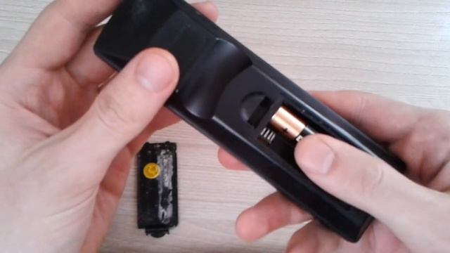 Видео: Как вставить батарейки в пульт для ТВ-приставки? смотреть онлайн