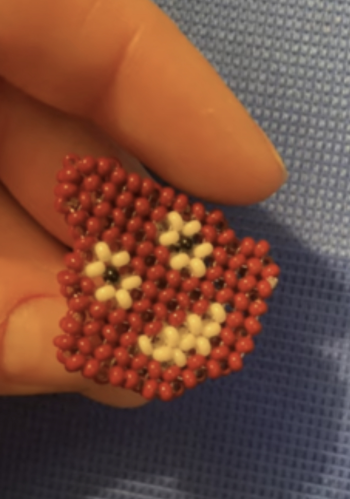 Какашка из бисера Фигурка в технике крестик смотреть онлайн