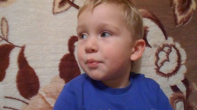 Сынуле 2 года и 4 месяца! Учим стишки)