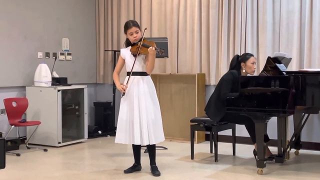 Saint-Saëns Violin Concerto 3 (1st movt) played by Anne McChesney (11yo) смотреть онлайн