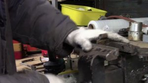 Замена штифта дверной петли Запорожца.