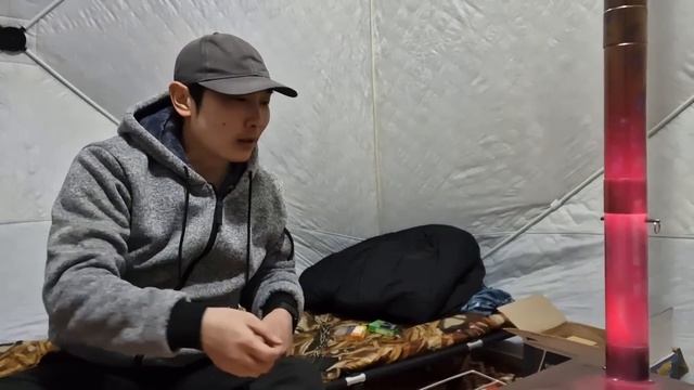 МОРОЗ -35. НОЧУЕМ С ЛЮБИМОЙ В ПАЛАТКЕ С ПЕЧКОЙ НА ЛЕДНИКЕ! ТОП 5 МИНУСОВ ПАЛАТКИ W.P.E куб 2.5x2.5м смотреть онлайн