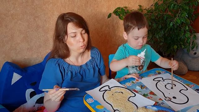 Делаем поделки с ребёнком. Аппликация из крупы. смотреть онлайн