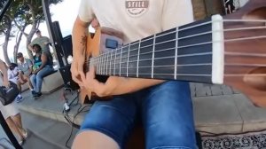 Уличный музыкант, аж мурашки по коже. Достоин уважения