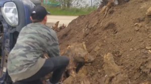 человек 10 перепробовали опеля перевернуть но удалось только пятнадцати летнему мотор стукнул