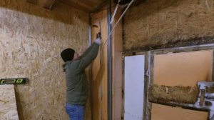 Утепление гаража своими руками за 13 минут, Insulating a Garage and Installing OSB Panels 13 minute