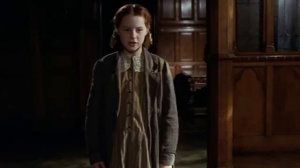 Девочка перевоспитывает город богачей, делая их чувственнее и добрее