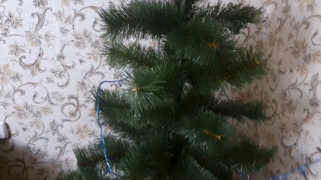 Наряжала елку. Шибануло током. смотреть онлайн