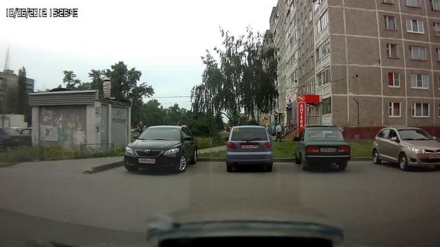 Ветер - главный враг девушек в юбках смотреть онлайн