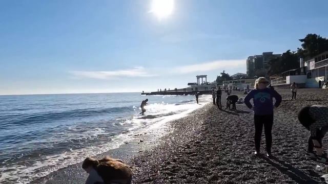 Алушта 02 01 23г. ЖАРА- Аншлаг на Центральной/Все на променад- у Чёрного моря/Люди-море-пляж/Крым.