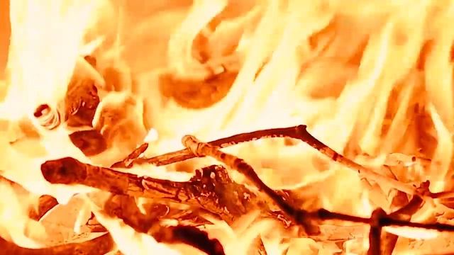 Расслабляющий Камин 4К с Горящими поленьями и Потрескивающими звуками огня для снятия стресса. смотреть онлайн