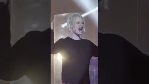 у шамана отключился микрофон но он доказал что петь он умеет без фонограммы в живую